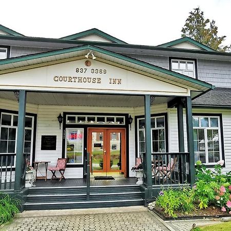 Courthouse Inn レベルストーク エクステリア 写真