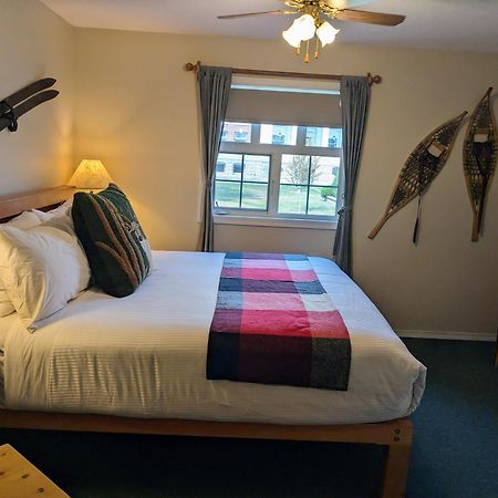 Courthouse Inn レベルストーク エクステリア 写真
