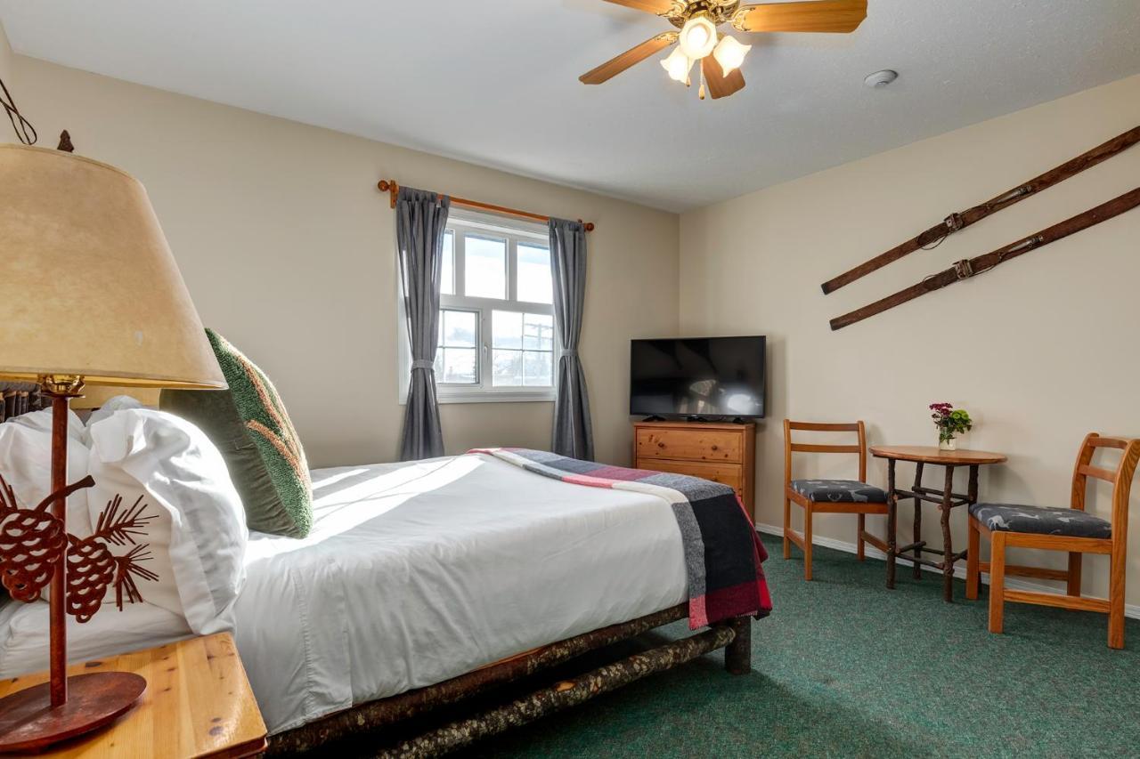Courthouse Inn レベルストーク エクステリア 写真