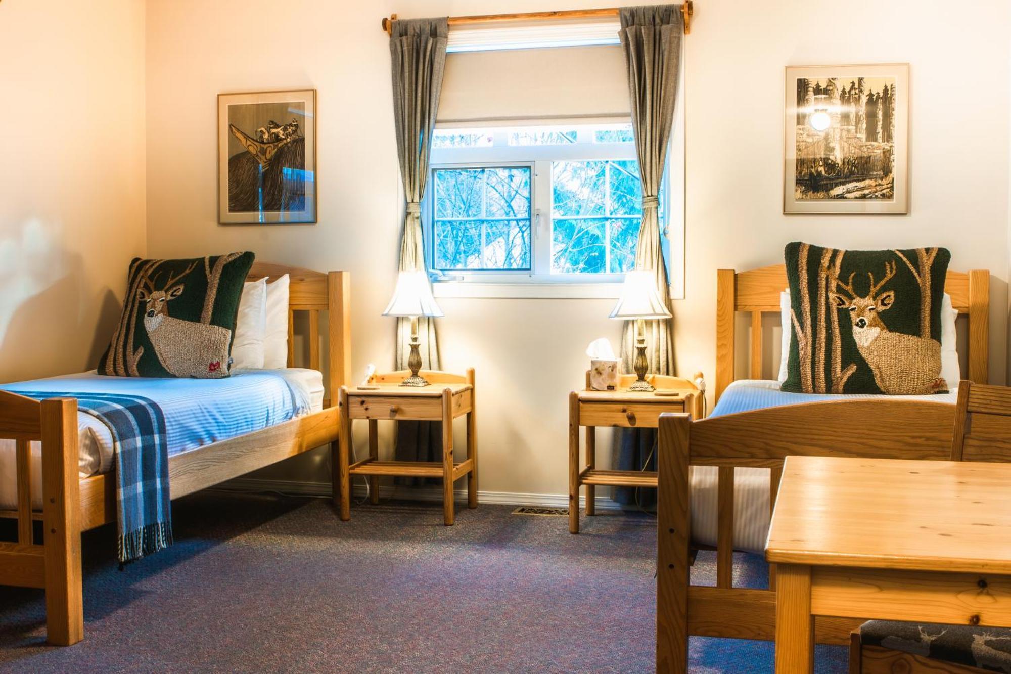 Courthouse Inn レベルストーク エクステリア 写真