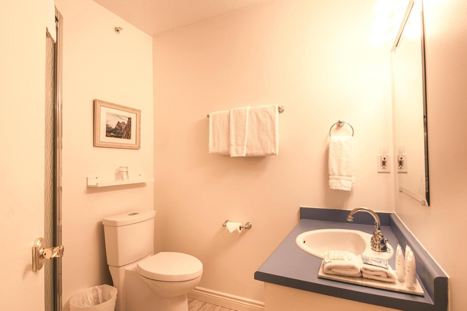 Courthouse Inn レベルストーク エクステリア 写真