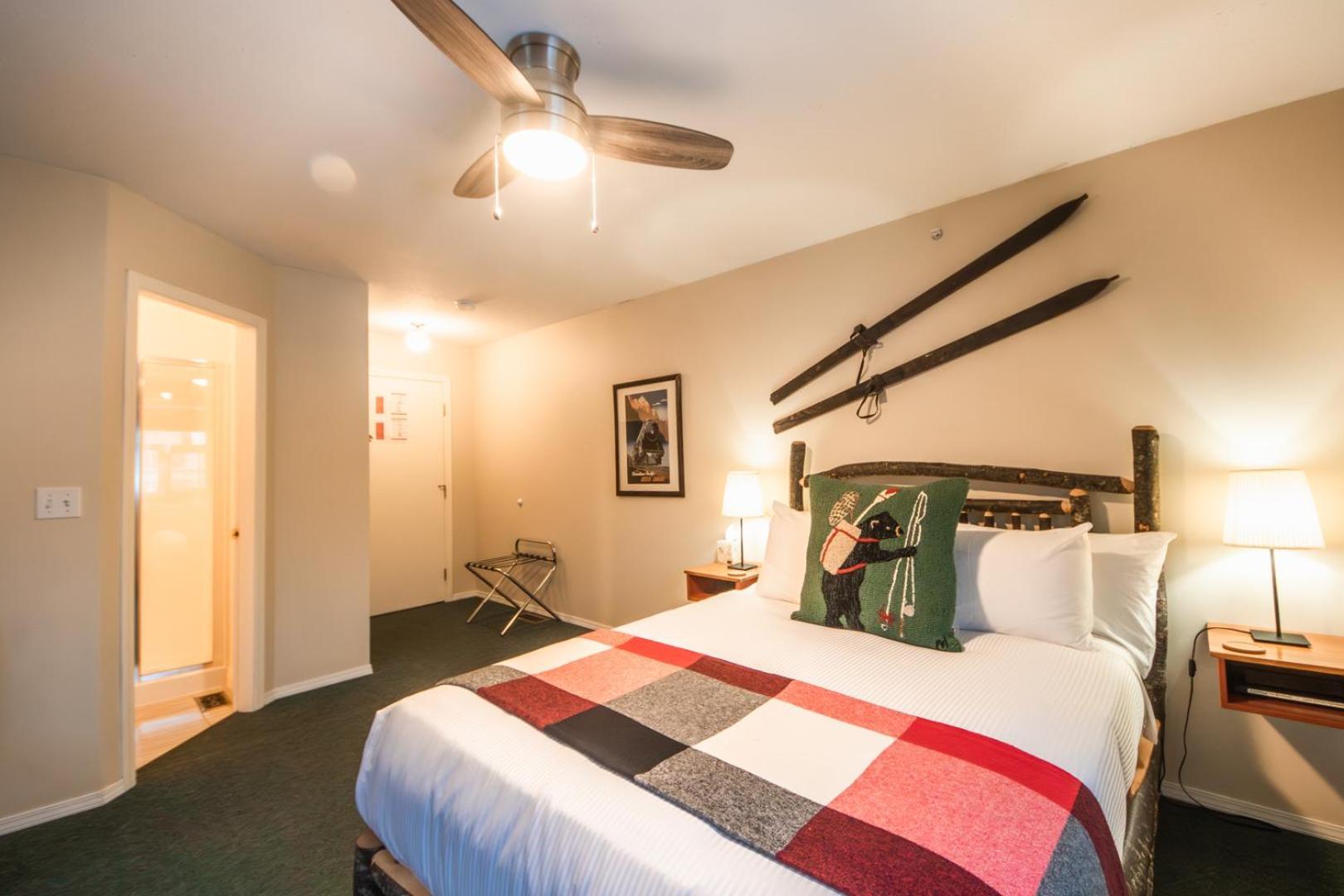 Courthouse Inn レベルストーク エクステリア 写真