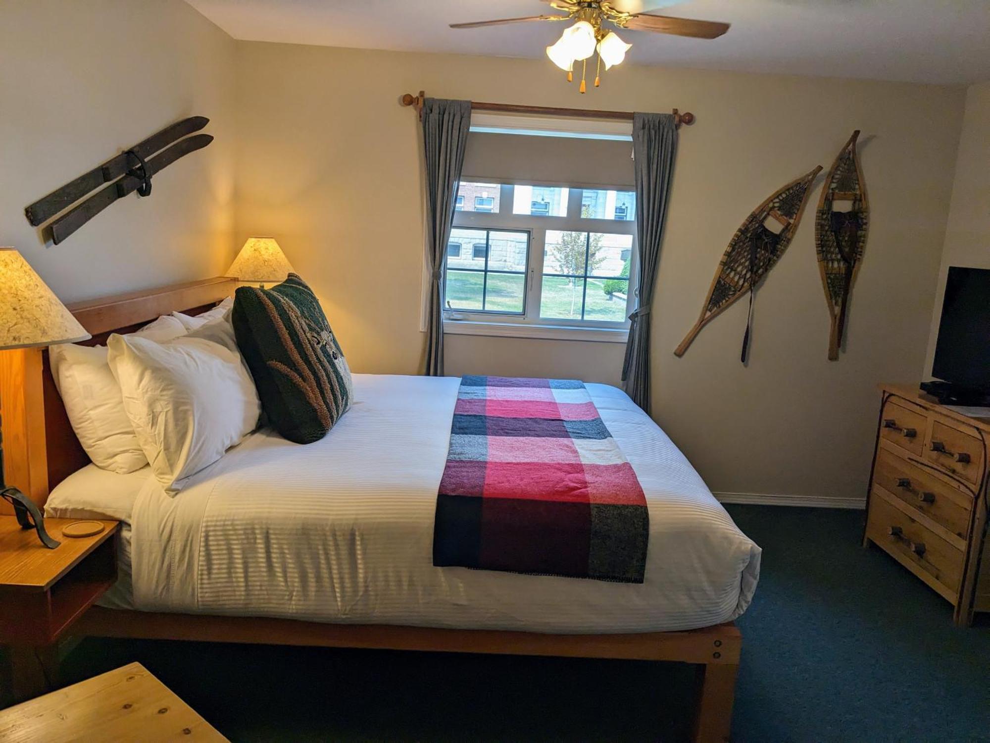 Courthouse Inn レベルストーク エクステリア 写真
