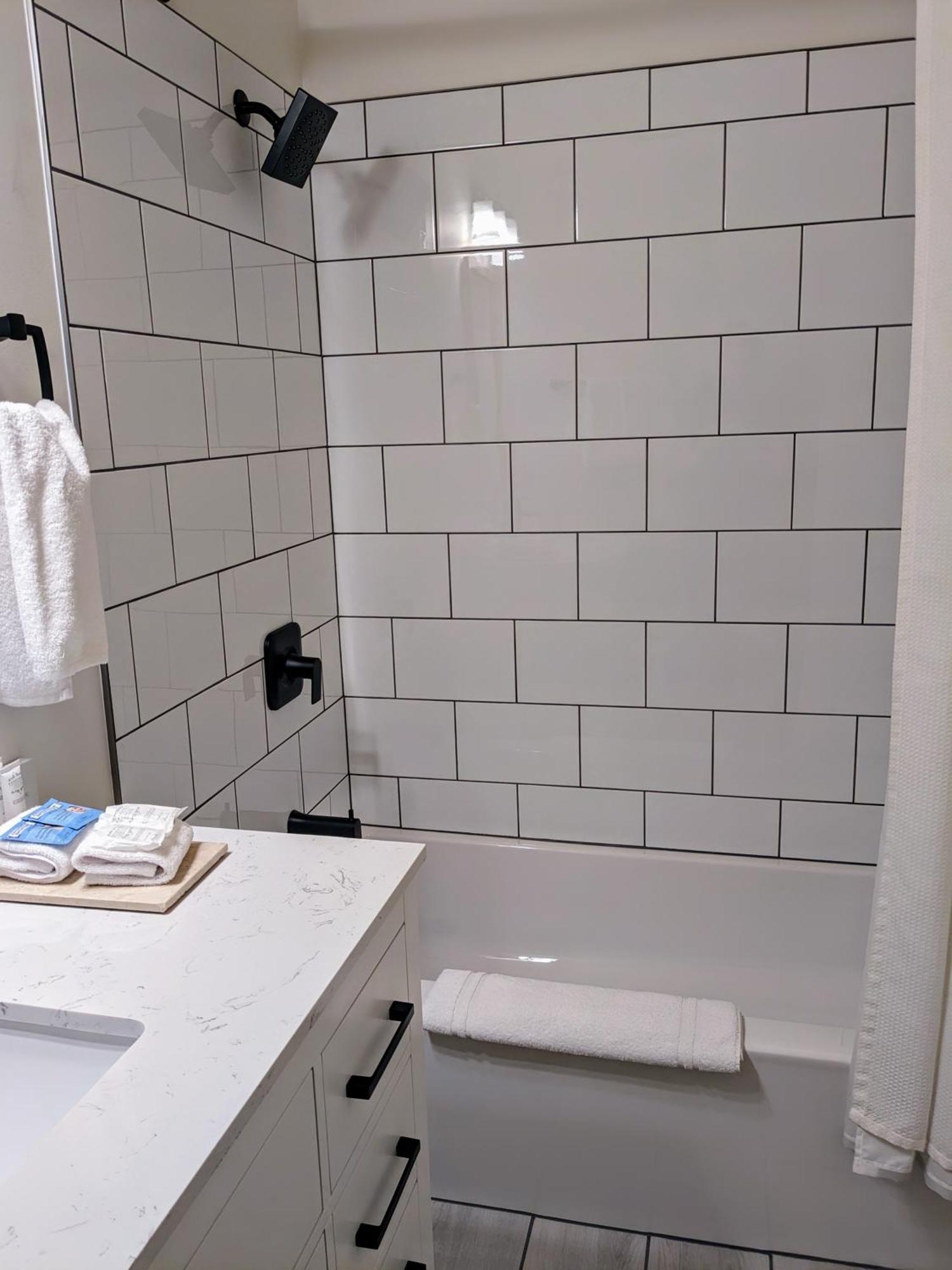 Courthouse Inn レベルストーク エクステリア 写真